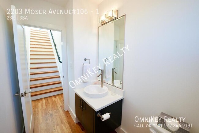 Building Photo - 2203 Moser Ave