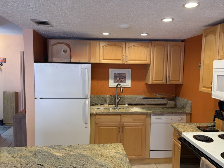 Building Photo - 3730 42nd Way S