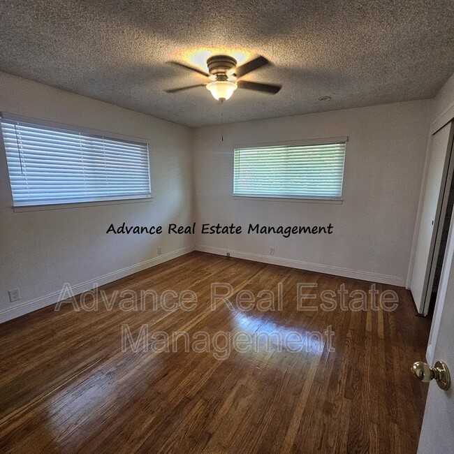 Building Photo - 6925 Chevy Chase Way