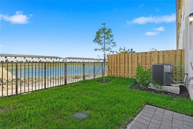 Building Photo - 2705 SE 25th Ave