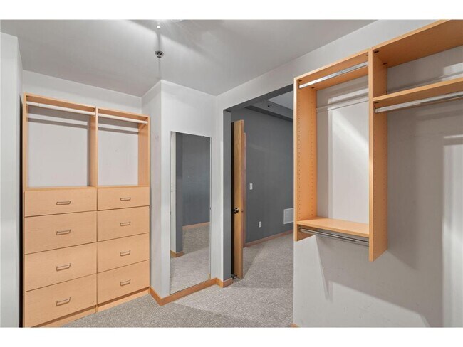 Building Photo - 401 N 2nd St