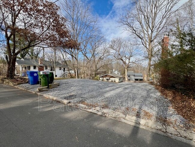 Building Photo - 80 Oakwood St