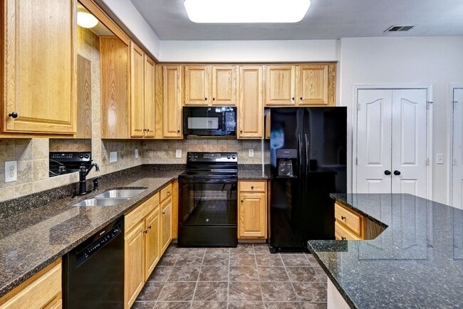 Building Photo - 130 Ellis Dr