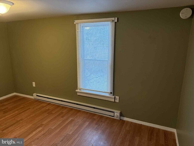 Building Photo - 1407 E Norwegian St