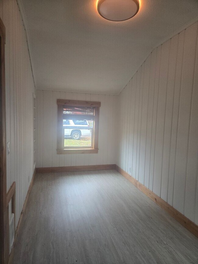 Building Photo - FOR RENT – 1 BED PLUS, 1 BATH DOWNTOWN COEUR D’ALENE