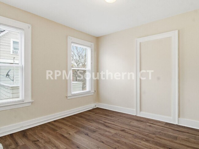 Building Photo - Court 48-2