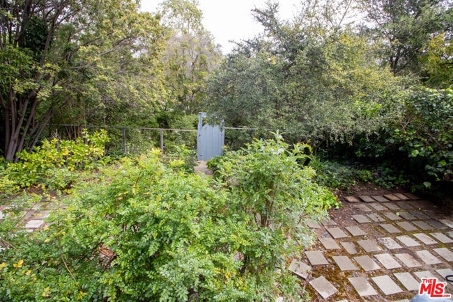 Building Photo - 12056 Laurel Terrace Dr