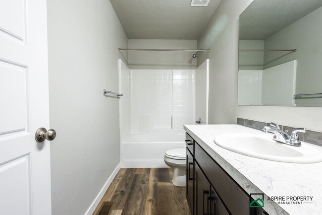 Building Photo - Upgraded 4 bed 3 bath home