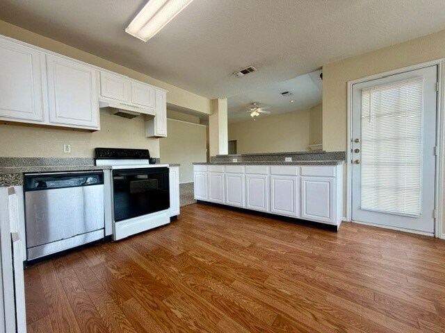 Building Photo - 1611 Windcastle Dr