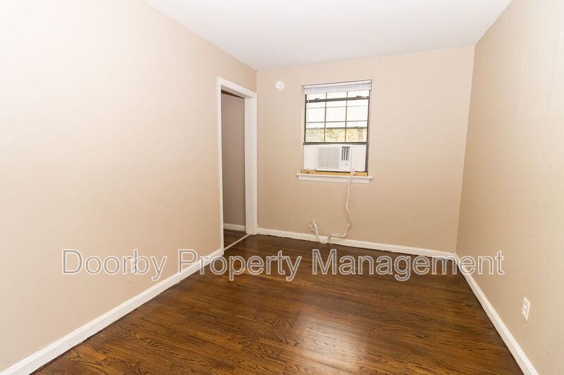 Building Photo - 3302 Pinewood Ave