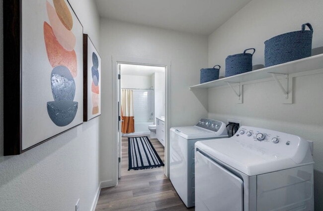 Building Photo - 2105 Forum Dr