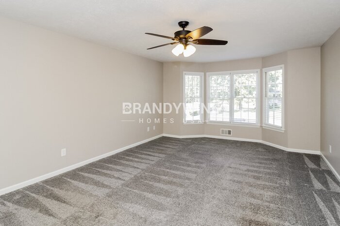 Building Photo - 12 Sherwood Forest Dr