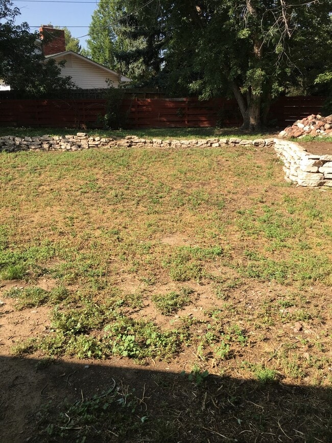 Building Photo - 5 Bedroom Home Near Mitchell High School