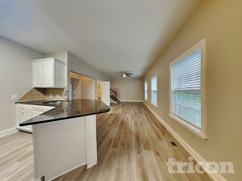 Building Photo - 461 Kimball Loop