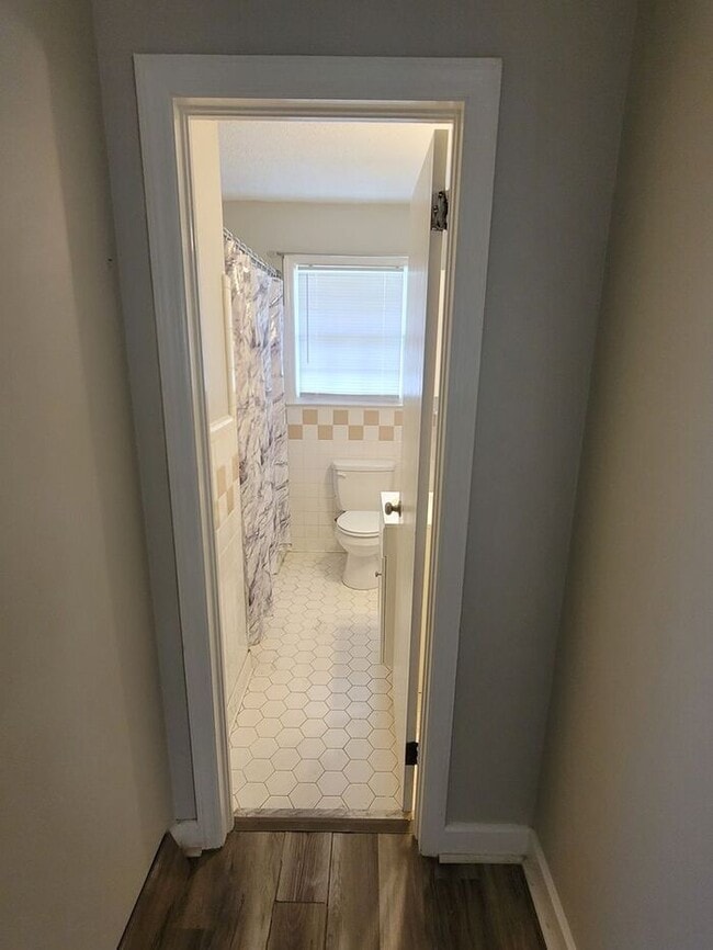 Building Photo - Southeast Columbia- Offering Self Guided Tour with RENTLY!