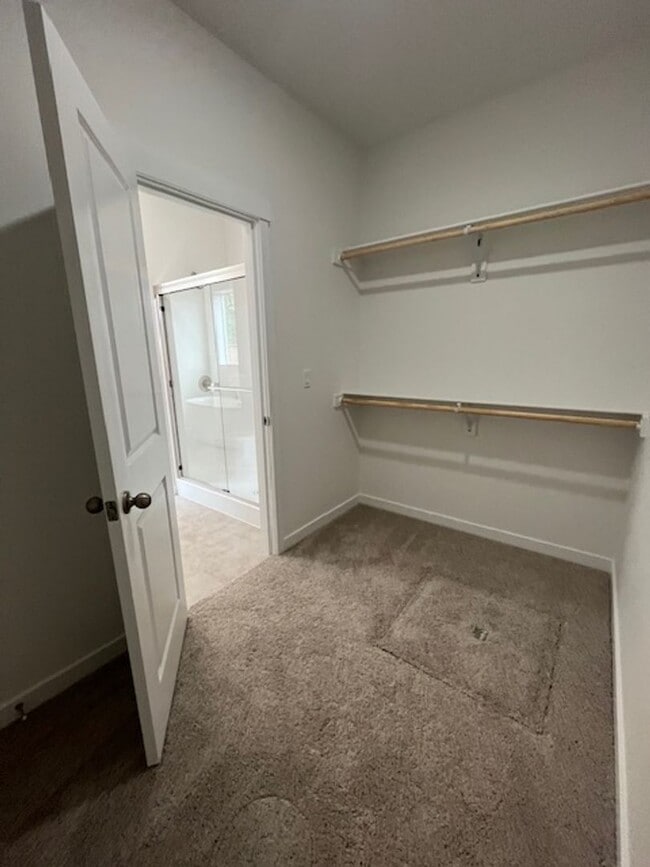 Building Photo - 3 Bedroom 2 Bath Silverton OR