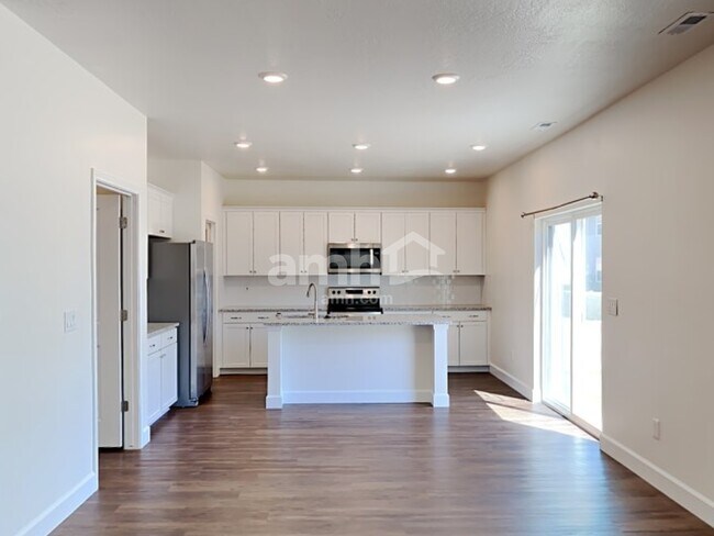 Building Photo - 2320 E Wild Horse Way