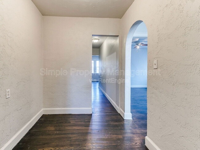 Building Photo - 946 East Dr