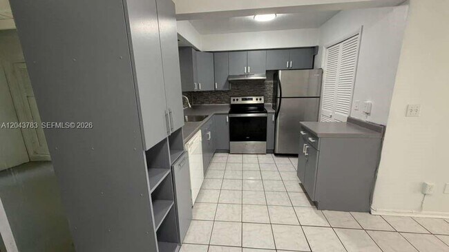 Building Photo - 5425 NW 16th Ct