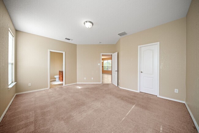 Building Photo - 4 Bedroom/2.5 Bath Mustang Valley Subdivision