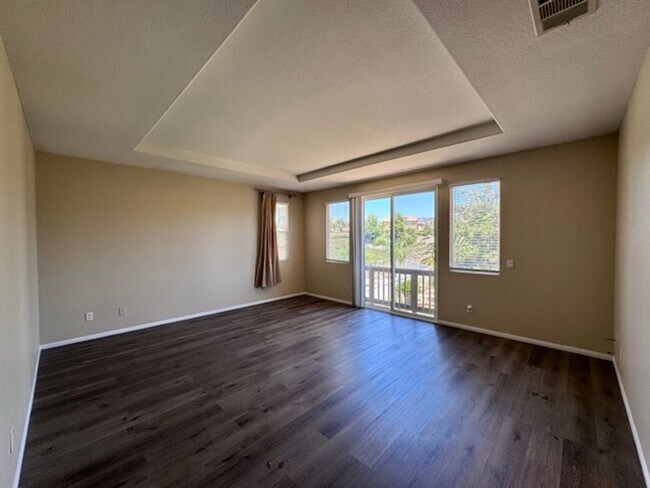 Building Photo - Murrieta Home with 6 Bedrooms plus a Bonus...