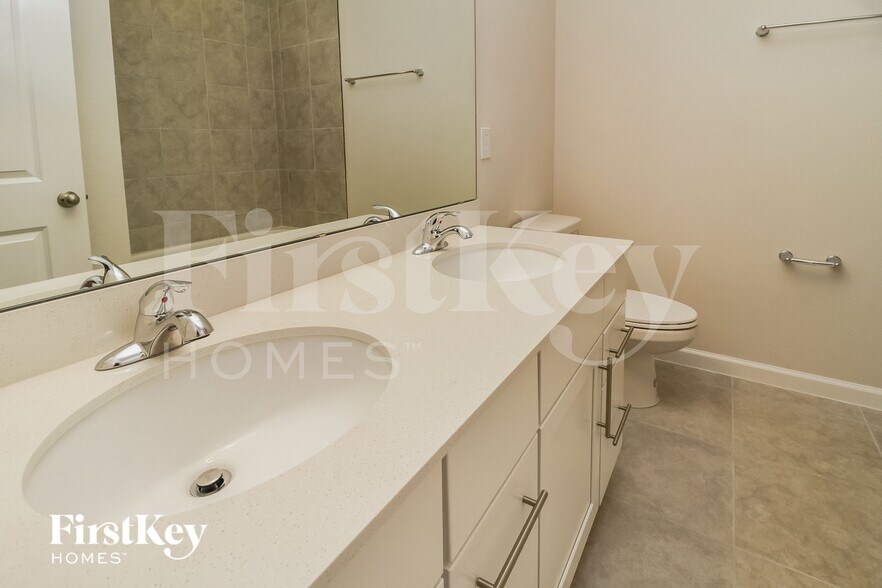 Building Photo - 3058 Hill Point St