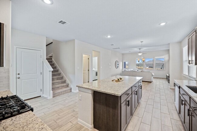Building Photo - Amazing 5 Bedroom Home - Georgetown