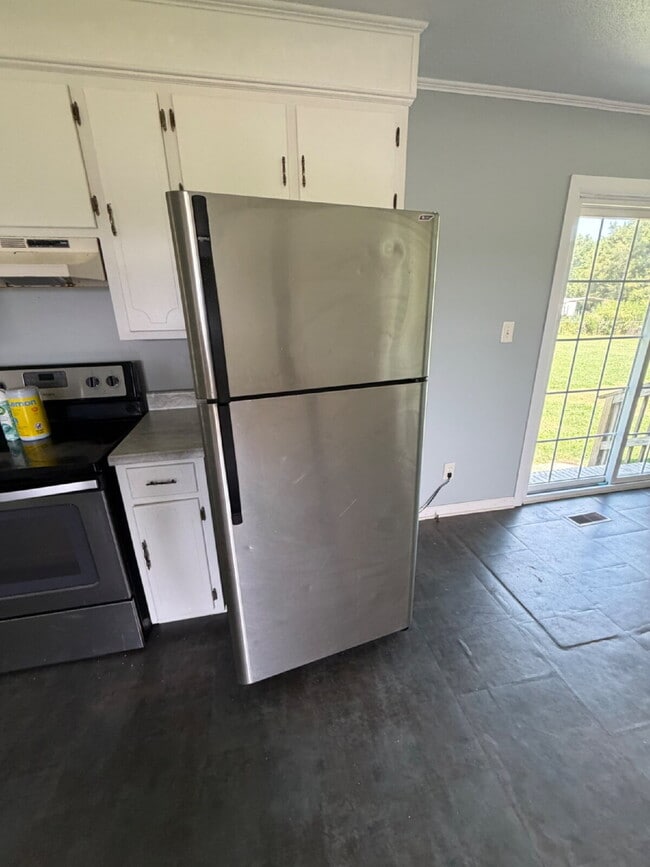 Building Photo - CUTE 3 BR, 1 BA BRICK HOME IN CONVENIENT MT OLIVE LOCATION