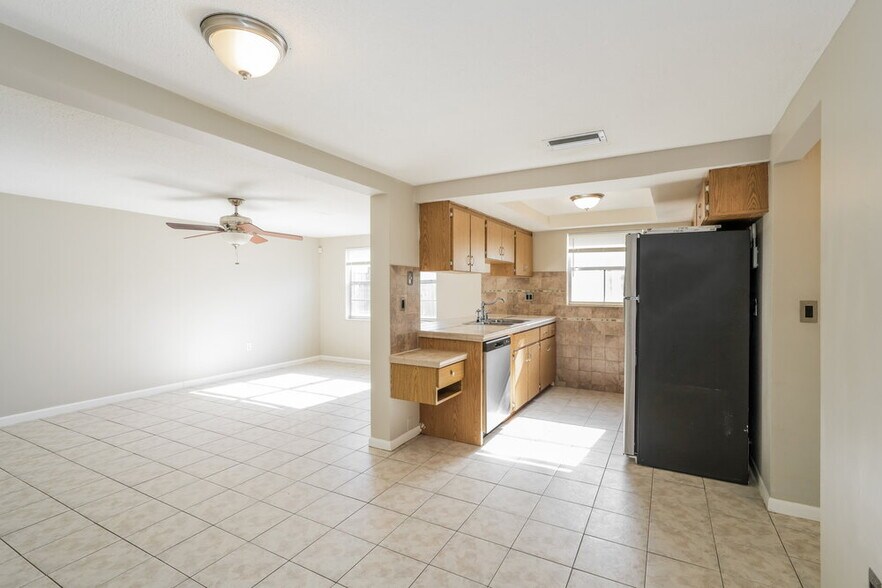 Building Photo - 7211 Moravian Dr