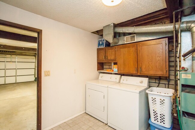 Laundry room - 2639 Knapp St