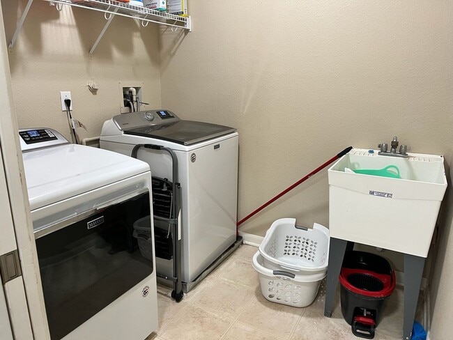 Building Photo - 21106 El Suelo Bueno