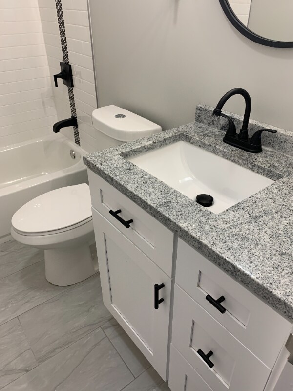 Building Photo - 2945 W Peterson Ave