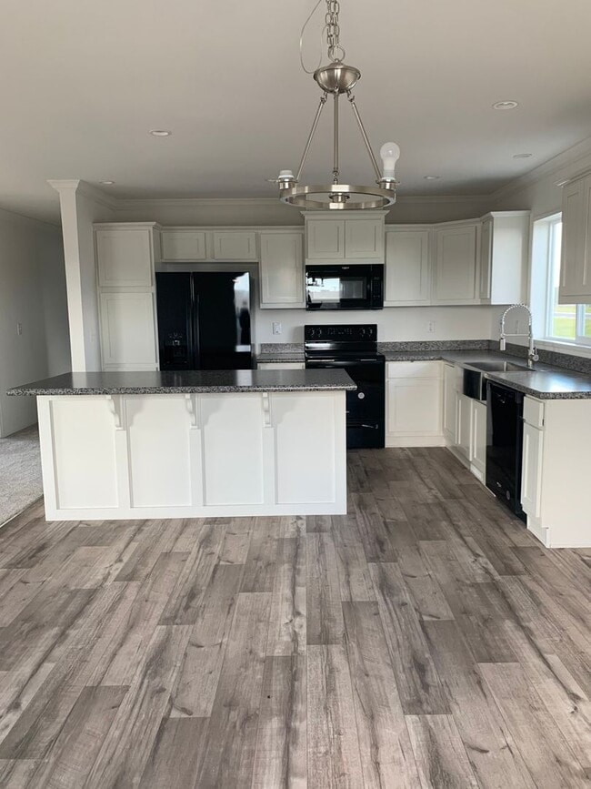 Building Photo - 3 Bedroom 2 Bathroom Charming Home for Rent or Purchase