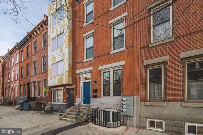 Building Photo - 3030 W Girard Ave