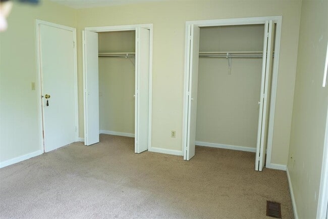 Building Photo - 832 Vine St