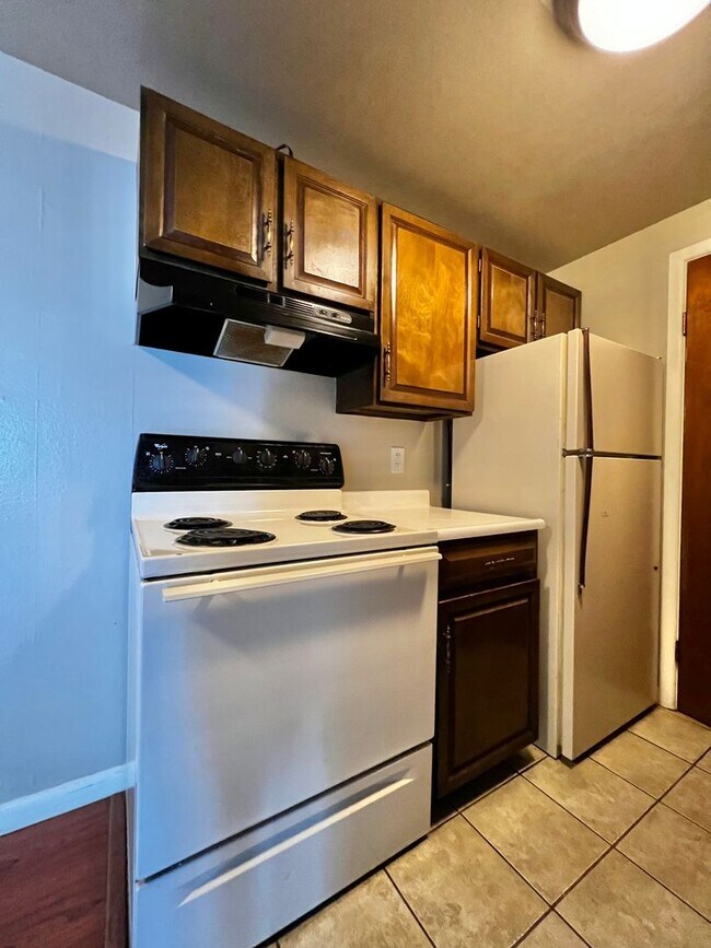 Building Photo - Robertson1005 (KC-JF)