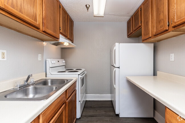 1BR, 1BA - 425SF Kitchen - Robert E. Lee