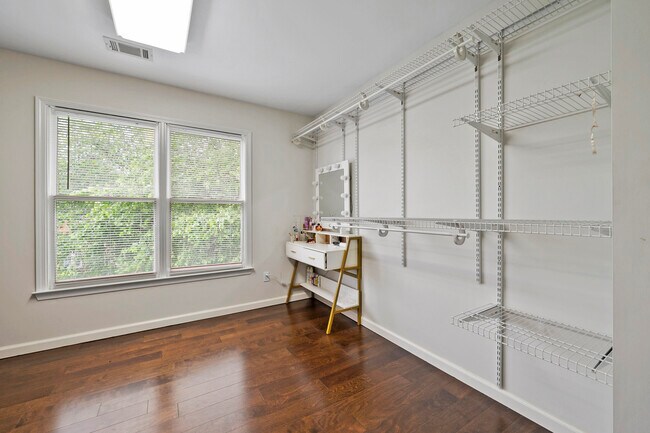 Building Photo - 403 Dogwood Way
