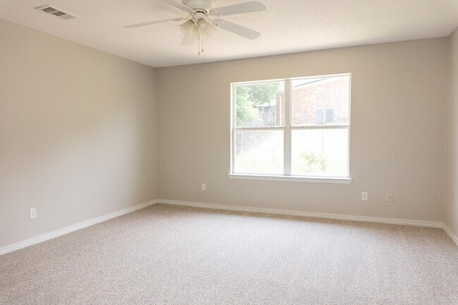 Building Photo - 465 Jillian Dr