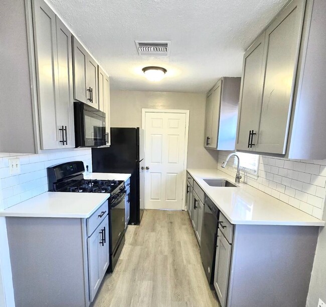 Building Photo - Cozy Single Family home in Southeast Wichita