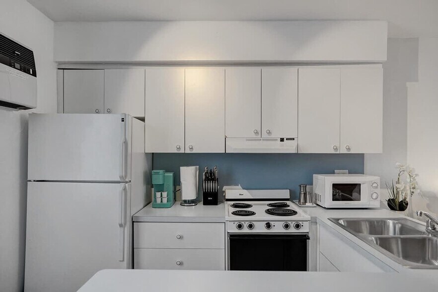 Building Photo - 810 S Surf Rd