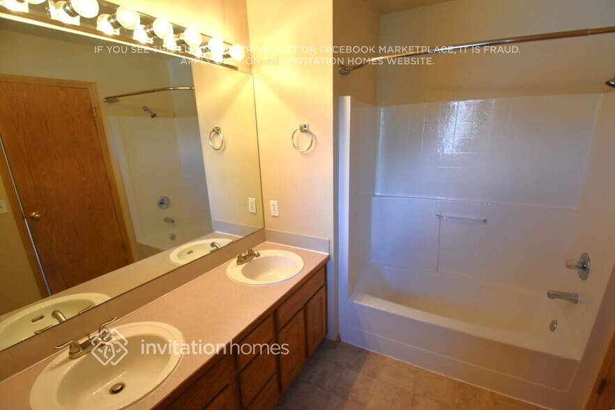 Building Photo - 126 Forest Ct