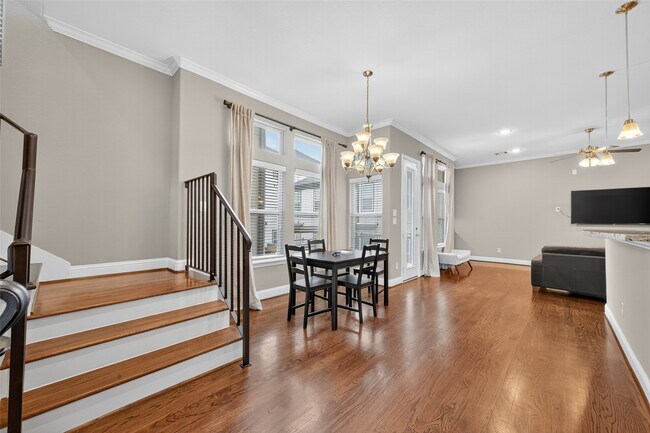 Building Photo - 1031 W 21st St