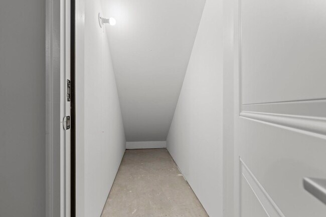 Building Photo - 103 E Crystal Lake Ave