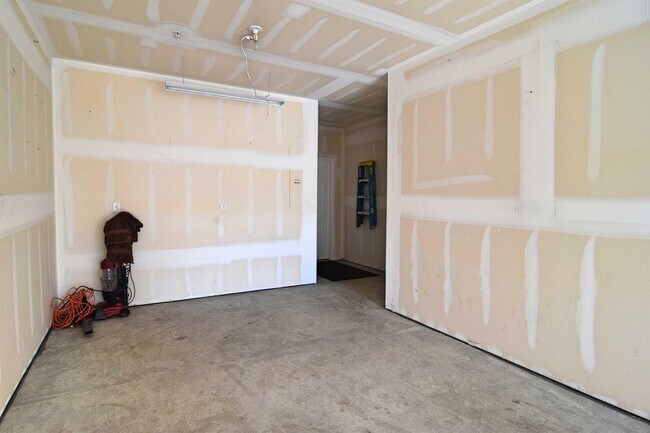 Building Photo - 6242 Kilmer Loop
