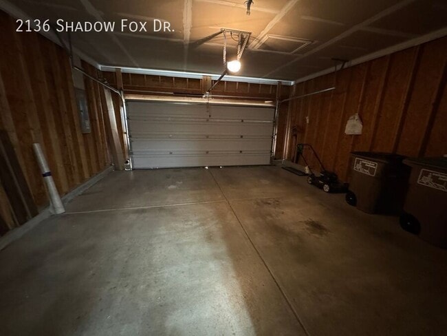 Building Photo - 2136 Shadow Fox Dr