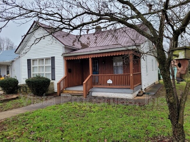 Building Photo - 1121 Elm St