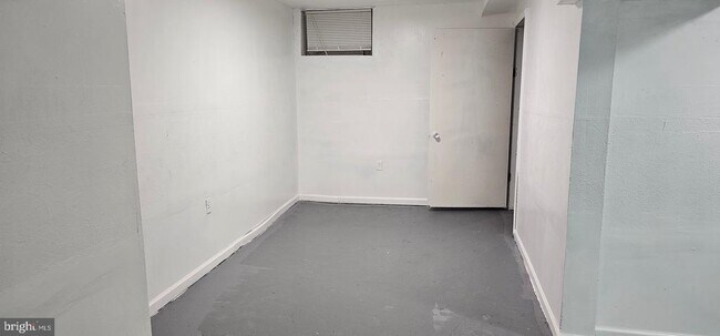 Building Photo - 1221 Poplar Grove St