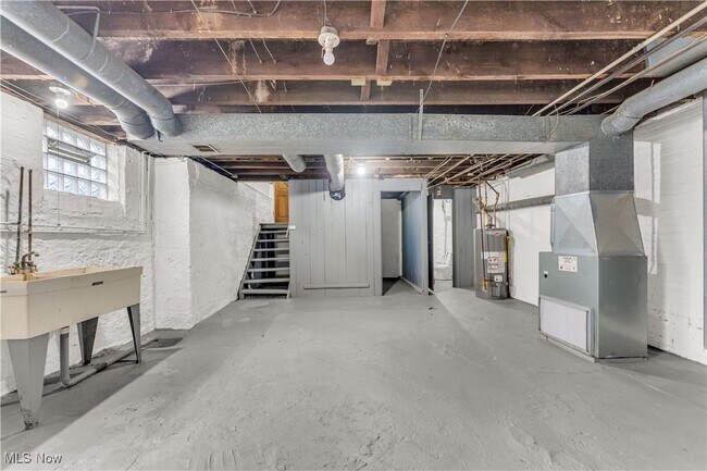 Building Photo - 3249 Hyde Park Ave