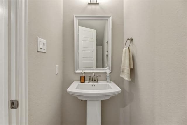 Building Photo - 4937 Barcelona Ave